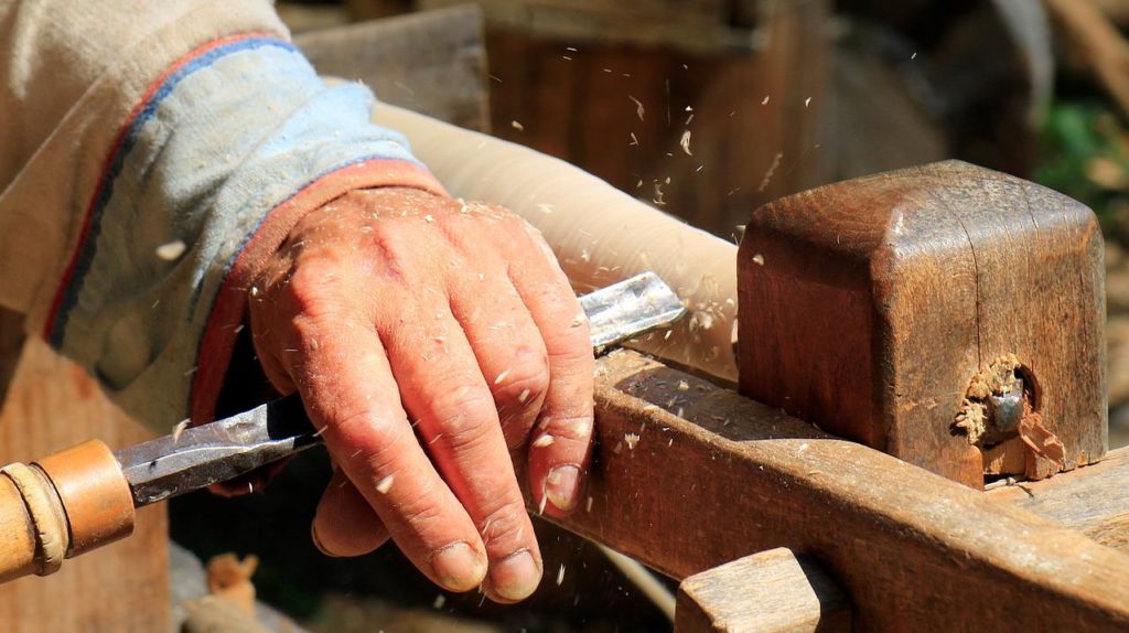 custom cabinet makers making custom cabinets